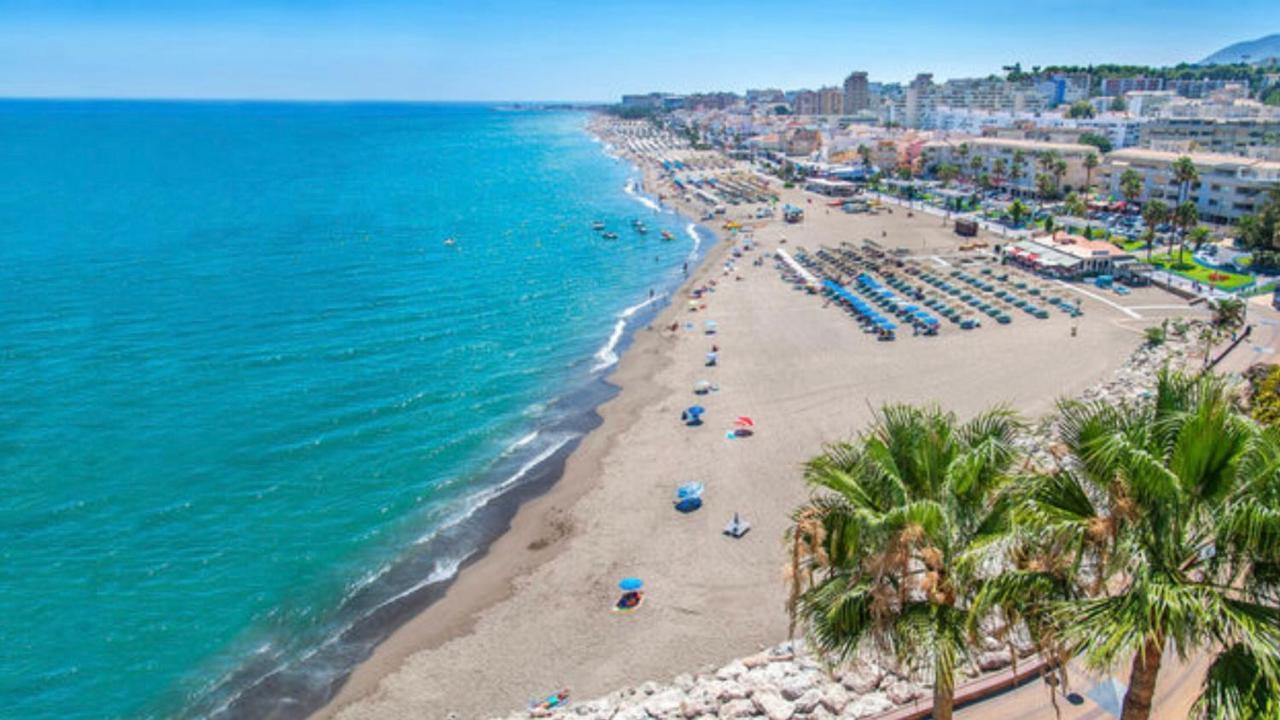 Beachfront Apartment In La Cala De Mijas Bagian luar foto