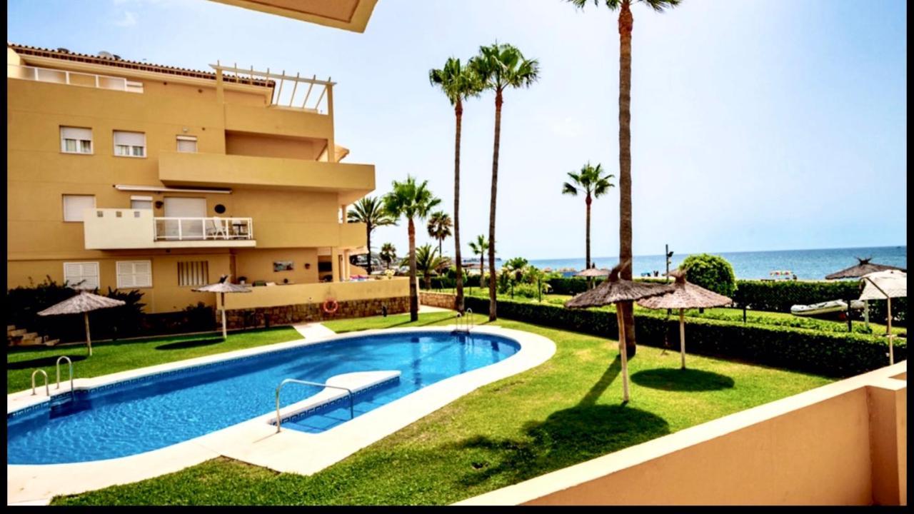 Beachfront Apartment In La Cala De Mijas Bagian luar foto
