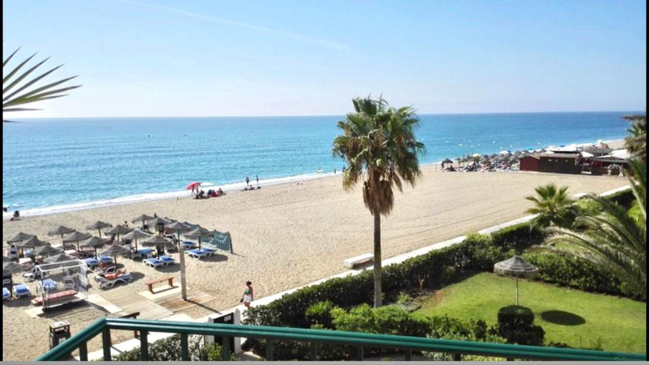 Beachfront Apartment In La Cala De Mijas Bagian luar foto