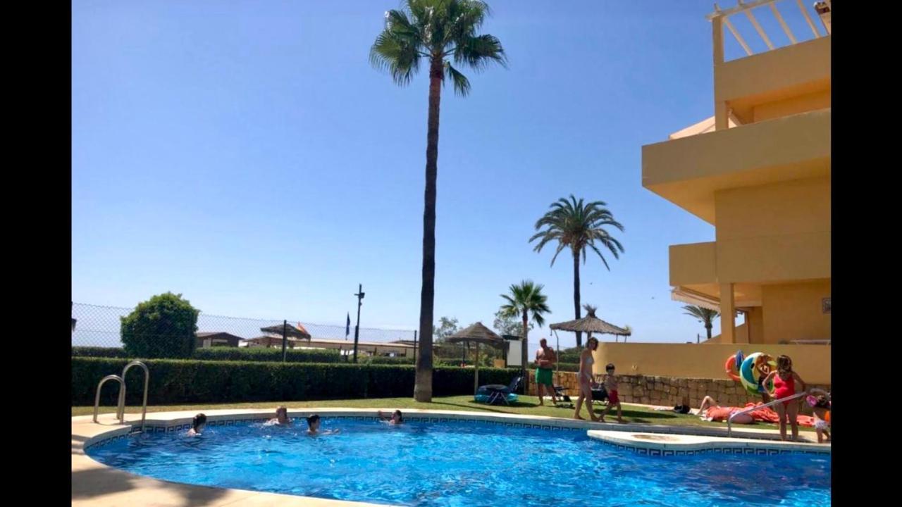 Beachfront Apartment In La Cala De Mijas Bagian luar foto