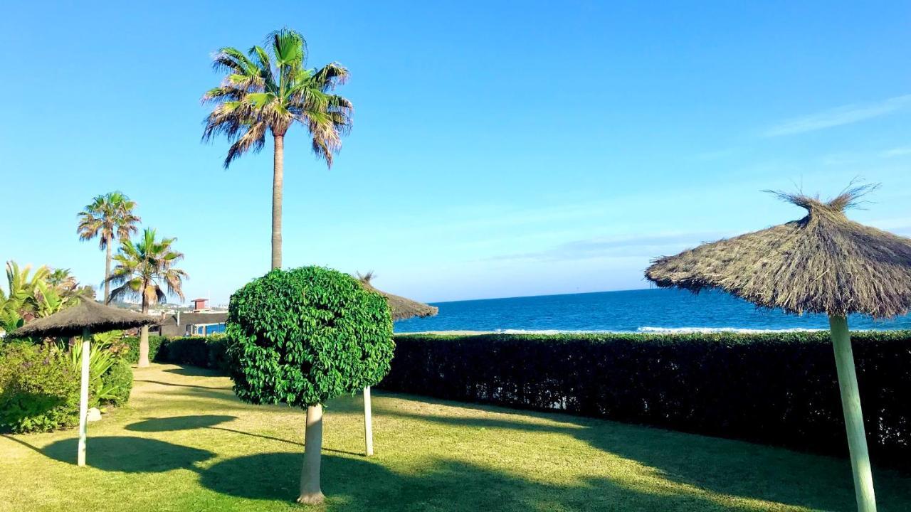 Beachfront Apartment In La Cala De Mijas Bagian luar foto