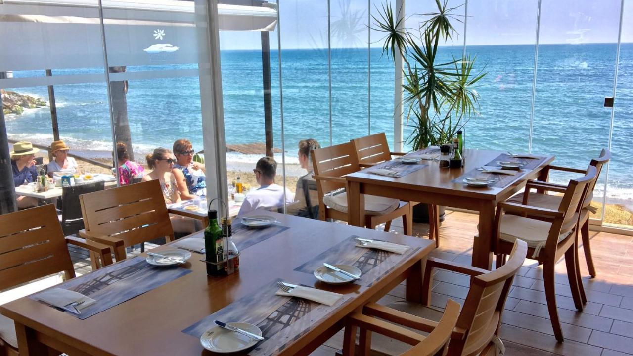 Beachfront Apartment In La Cala De Mijas Bagian luar foto