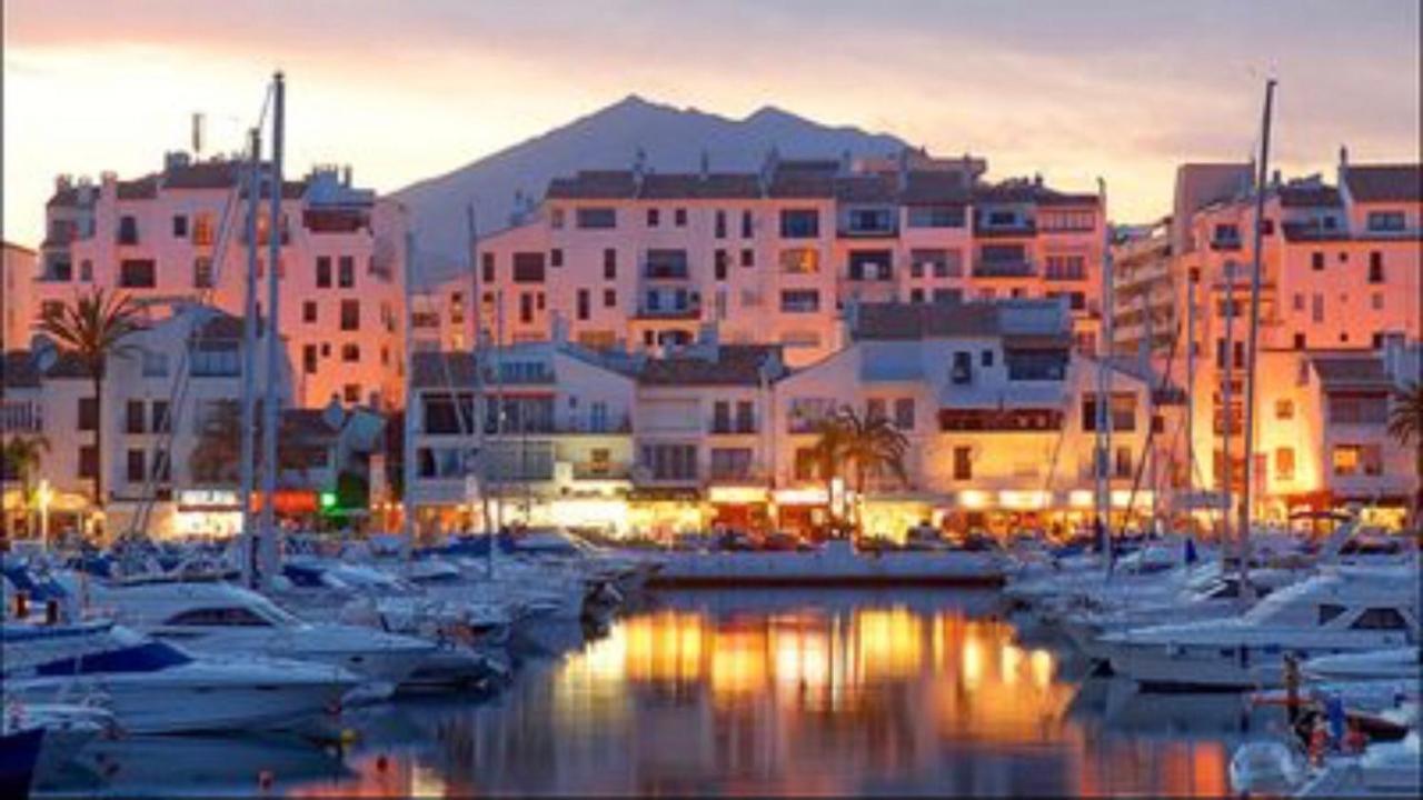 Beachfront Apartment In La Cala De Mijas Bagian luar foto