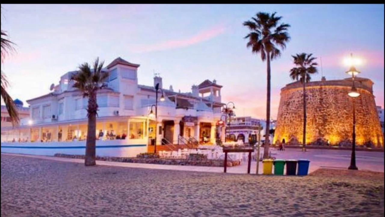 Beachfront Apartment In La Cala De Mijas Bagian luar foto