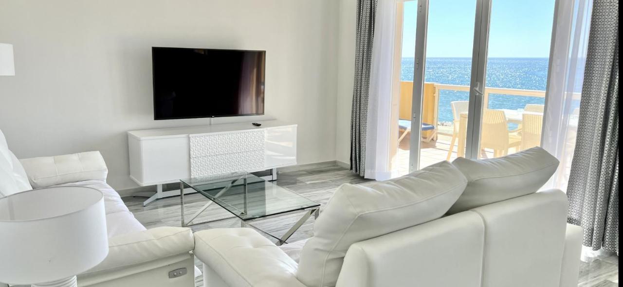 Beachfront Apartment In La Cala De Mijas Bagian luar foto