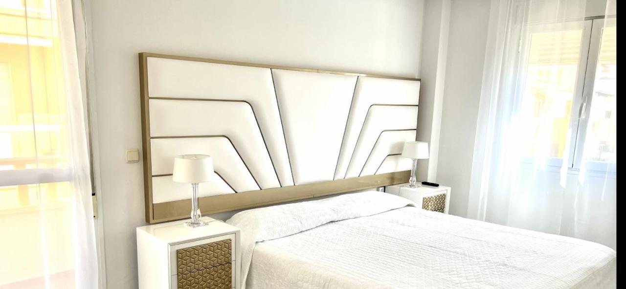 Beachfront Apartment In La Cala De Mijas Bagian luar foto