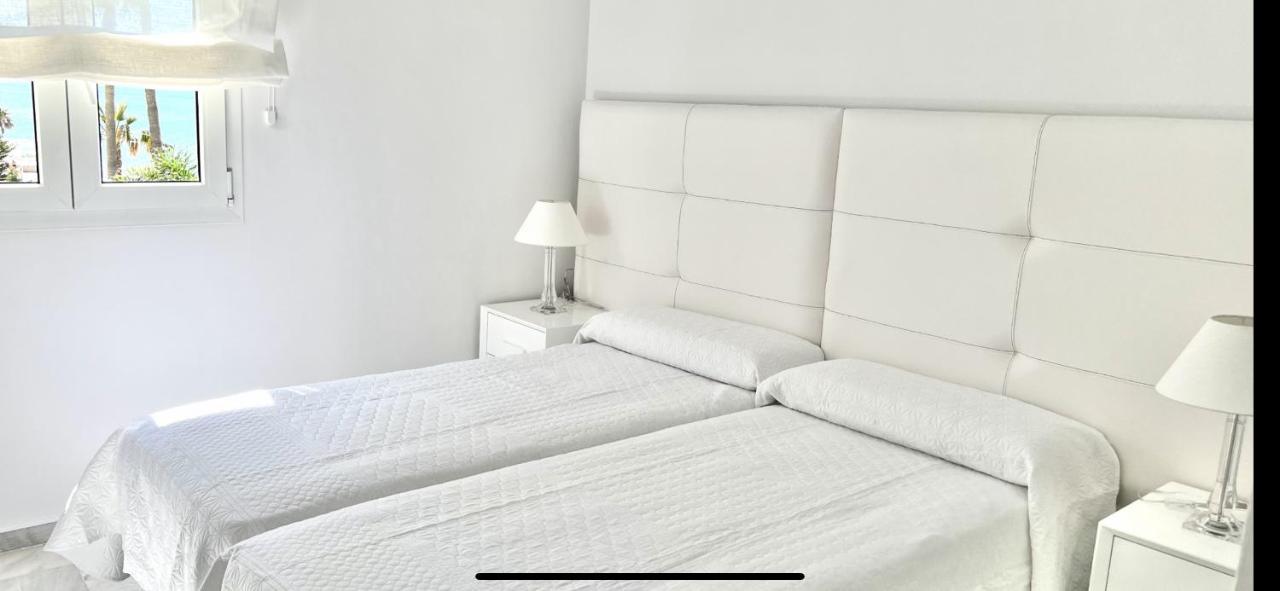 Beachfront Apartment In La Cala De Mijas Bagian luar foto